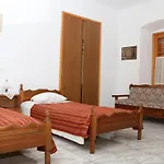 בית הארחה Maleatis Apollo 3*